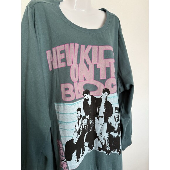 Torrid New Kids on the Block Sweatshirt 4X Cozy Fleece Crew Neck  4 Plus Green - Picture 2 of 7